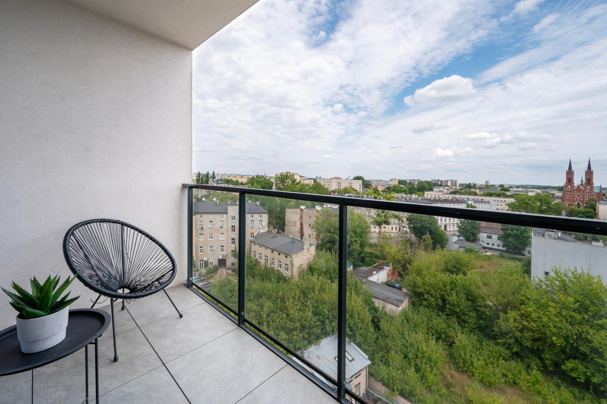 9th Floor Manufaktura With Parking By Rentujemy Apartment *